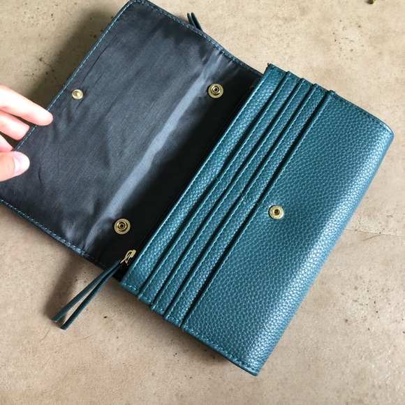 2 wallets - Picture 6 of 8